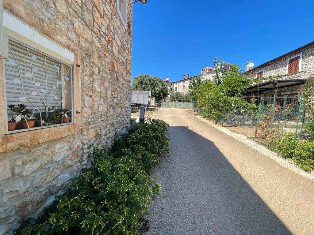 Villa Amore Radini Istrian Romantic Studio With Private Parking And Terrace Brtonigla Exterior foto